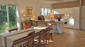 KĂŒhlschrank, Ofen, Herdplatte, GeschirrspĂŒler