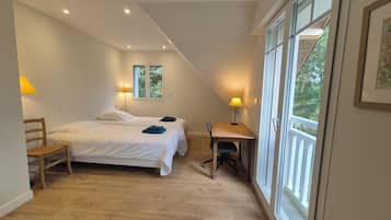 5 bedrooms, iron/ironing board, travel cot, free WiFi