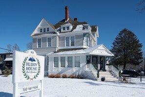 Front of property - Huddy House Bed & Breakfast (Toms River)