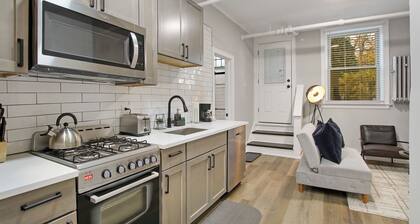 Sleek and Cozy 1BR Apartment - Hartrey G