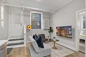 Classic Apartment, 1 Katil Ratu (Queen) | Ruang tamu | 55 inci televisyen dengan digital, perkhidmatan penstriman 
