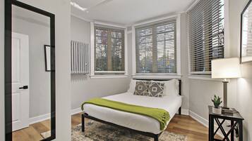 Classic Apartment, 1 Queen Bed | Iron/ironing board, free WiFi