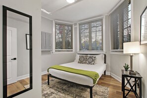 Classic Apartment, 1 Queen Bed | Iron/ironing board, free WiFi - Sleek and Cozy 1BR Apartment - Hartrey G (Evanston)