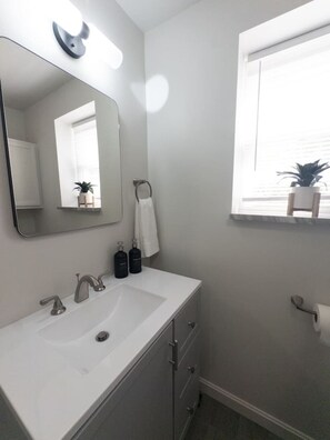 Hair dryer, towels - Modern Marvel-Newly Renovated (Fort Fairfield)