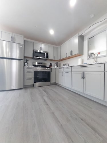 Modern Marvel-Newly Renovated