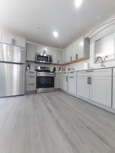 Modern Marvel-Newly Renovated