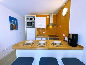 Fridge, microwave, oven, coffee/tea maker
