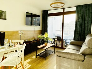 TV - Milu Holiday Home.... (Playa del Inglés)