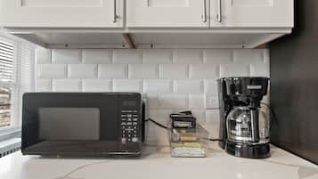 Deluxe Apartment, 2 Bedrooms | Private kitchen | Fridge, microwave, oven, stovetop