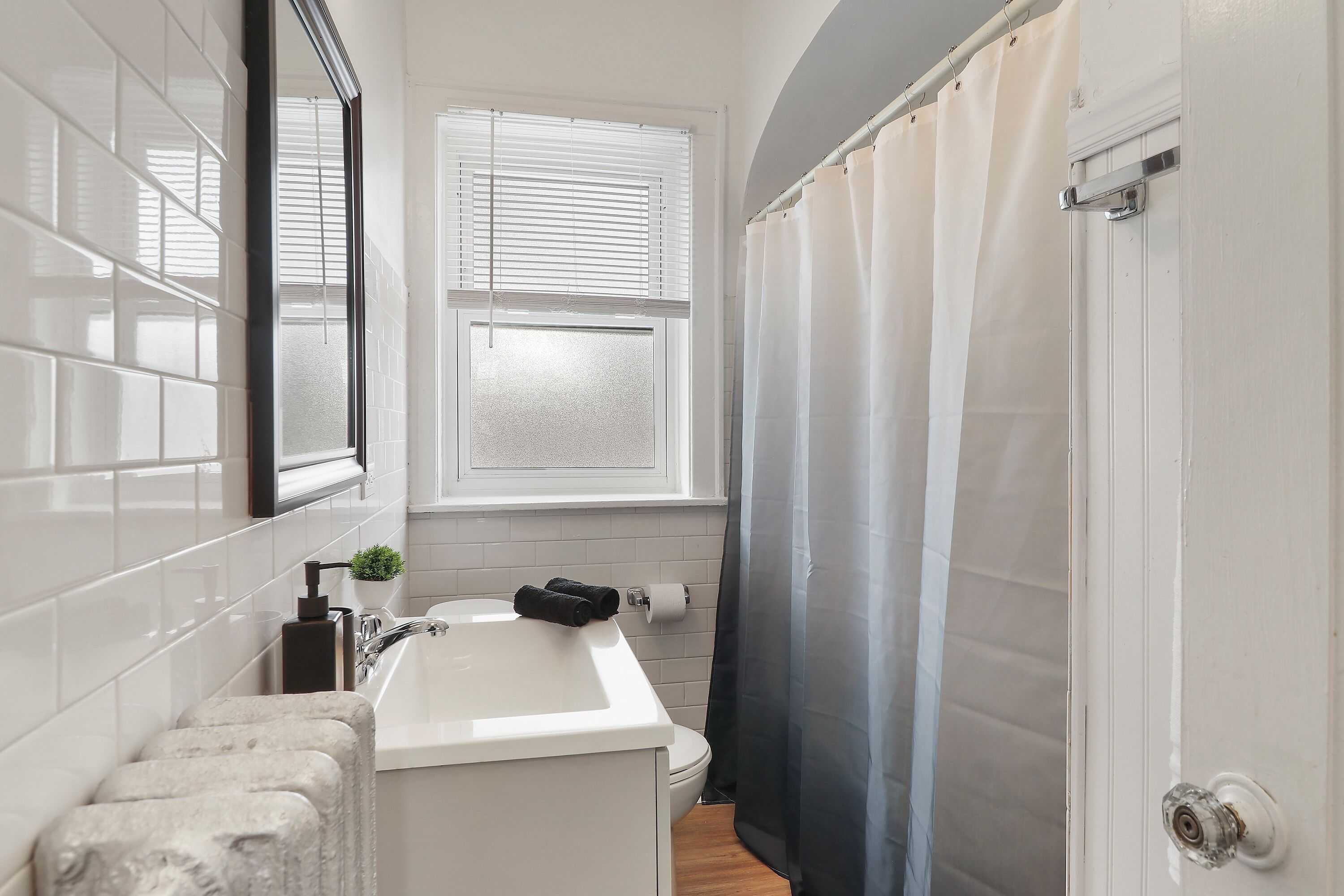 Deluxe Apartment, 2 Bedrooms | Bathroom | Combined shower/tub, free toiletries, hair dryer, towels