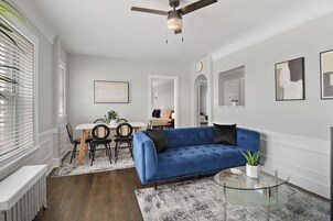 华丽公寓, 2 间卧室 | 起居区 | 55-英寸电视 （配备数码频道）、流媒体服务