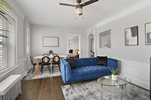 Chic 2BR Apt in Skokie - Elm 3A