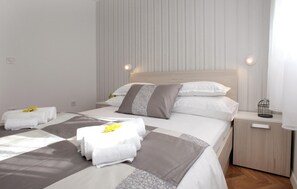 5 slaapkamers, een strijkplank/strijkijzer, reisbedje, gratis wifi