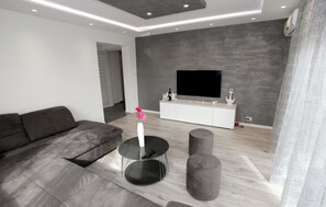 Smart TV - Gorgeous apartment in Kastel Kambelovac (Kastel Kambelovac)