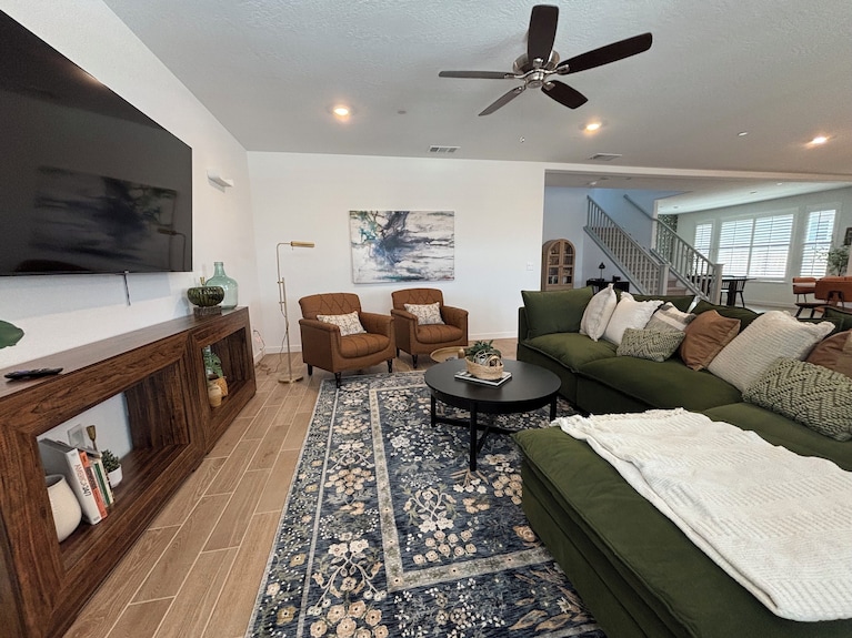 Spacious 4br Home /2 Living Rooms, 2 Laundry Sets + Tesla Charger - Visalia, CA