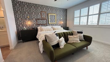 4 bedrooms, iron/ironing board, WiFi, bed sheets