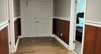 Spacious 3 bedroom apartment 3 miles from Wolf Creek Dam. Pet friendly!