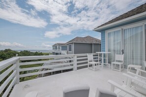 Terrace/patio - 5593-Craven Haven, a 4BR, 3.5BA home in Nags Head—sleeps up to 10 guests. (Nags Head)