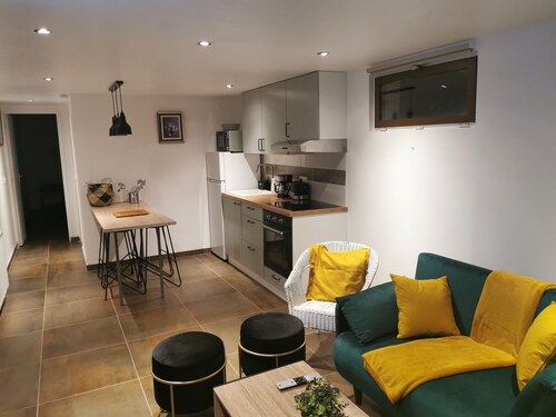 Welcome to Studio Nevada and the banks of the River Loing.