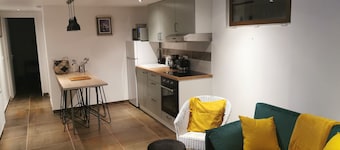 Welcome to Studio Nevada and the banks of the River Loing.