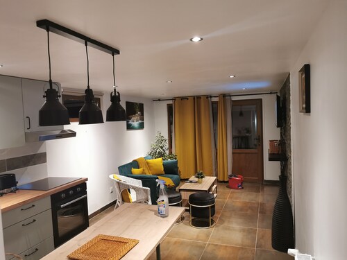 Welcome to Studio Nevada and the banks of the River Loing.