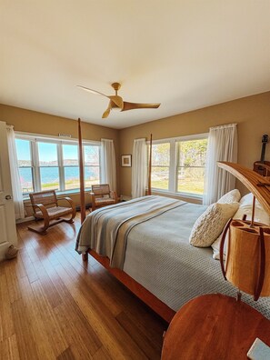 5 bedrooms, desk, iron/ironing board, WiFi