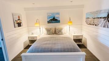 5 bedrooms, desk, iron/ironing board, WiFi
