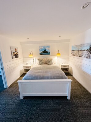 5 bedrooms, desk, iron/ironing board, WiFi