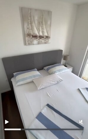 8 slaapkamers, een strijkplank/strijkijzer, wifi, beddengoed