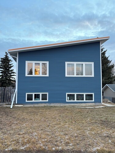 3-bedroom house in pleasant Grande Cache with WiFi