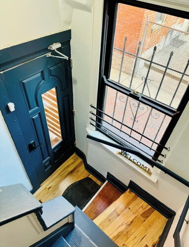 1bedroom apartment over the heart of OTR