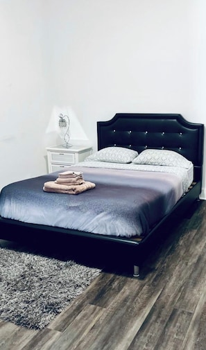 1 Schlafzimmer, Schreibtisch, Bügeleisen/Bügelbrett, WLAN