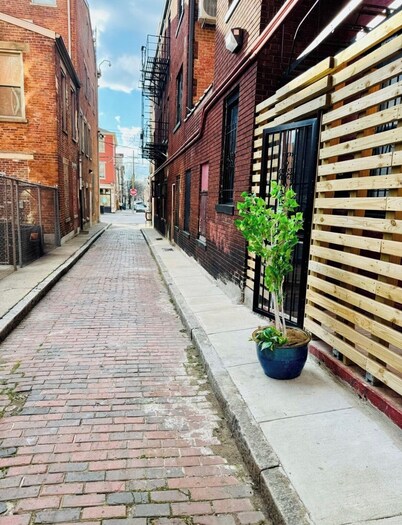 1bedroom apartment over the heart of OTR
