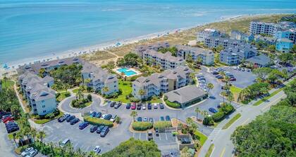 Oceanview Condo + Pool, Balcony & Beach Access 304 D Port O Call by Avantstay