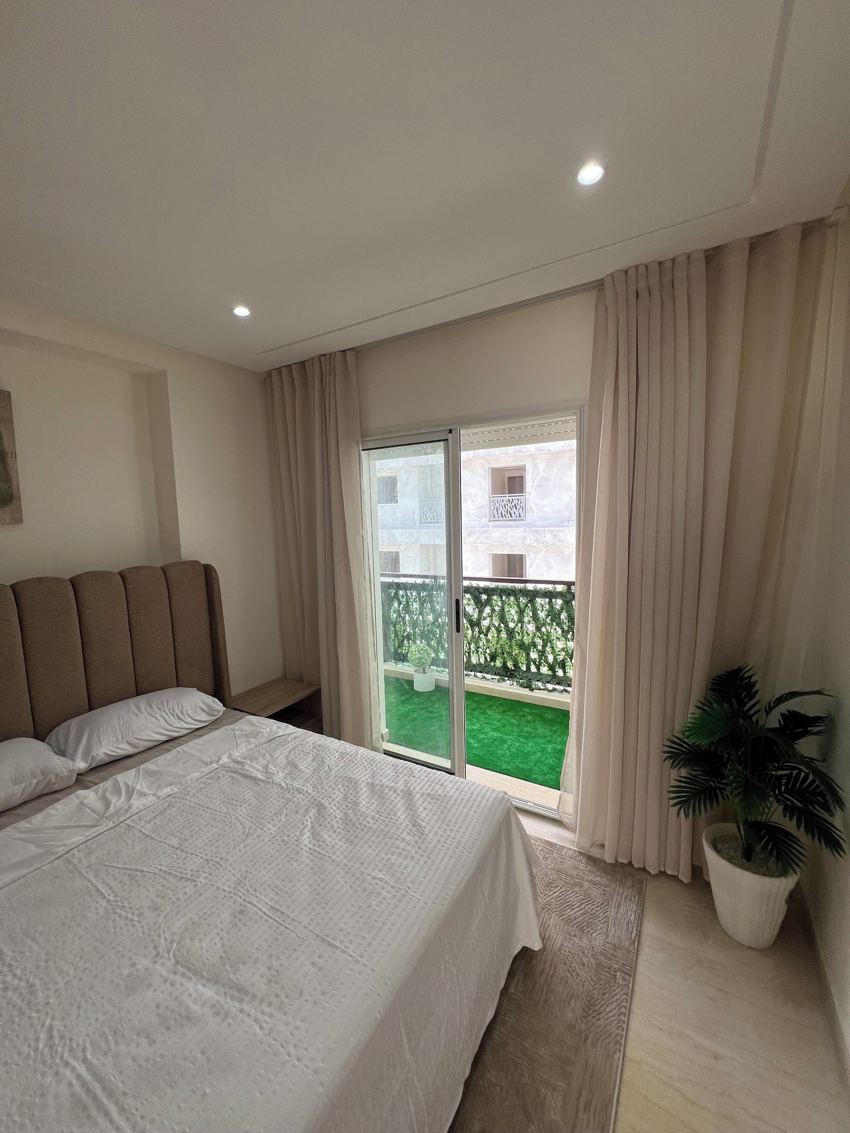 3 chambres, coffres-forts dans les chambres, fer et planche à repasser