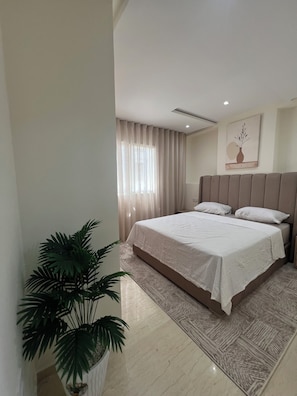 3 bedrooms, in-room safe, iron/ironing board, free WiFi