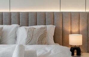 2 habitaciones, escritorio, tabla de planchar con plancha y wifi gratis 