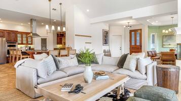 House (6 Bedrooms) | Interior