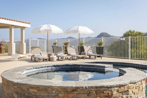 House (6 Bedrooms) | Interior