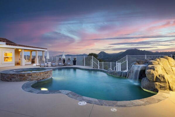 House (6 Bedrooms) | Front of property