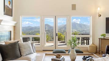 House (6 Bedrooms) | Interior