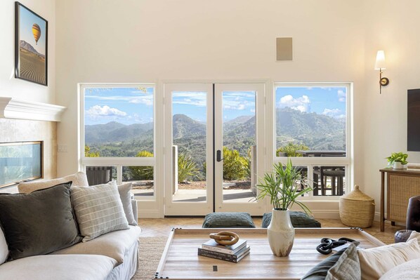 House (6 Bedrooms) | Interior