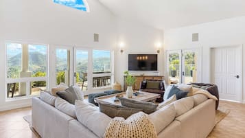 House (6 Bedrooms) | Interior