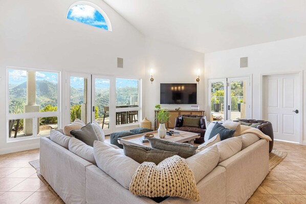 House (6 Bedrooms) | Interior - Pool, Views, Hot Tub, Fire Pit & Arcade Vista Clara by Avantstay (Temecula)