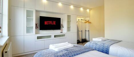 4 多间卧室、熨斗/熨衣板、上网接入、床单