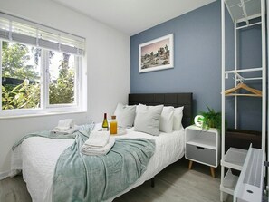 2 habitaciones, tabla de planchar con plancha y acceso a internet 