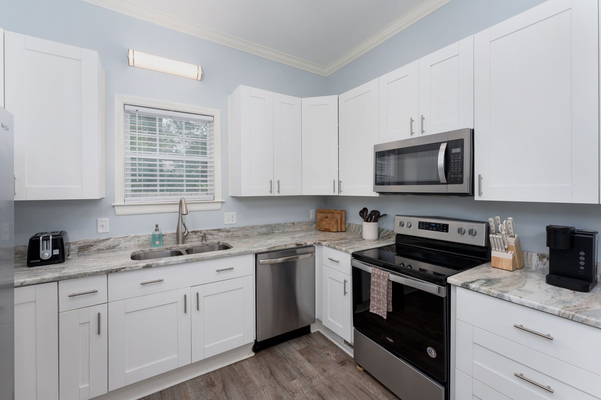 冰箱、微波炉、烤箱、炉灶