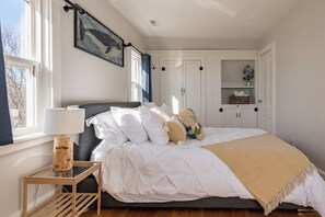 4 bedrooms, WiFi, bed sheets - Authentic South Shore Farm House (Chester Basin)