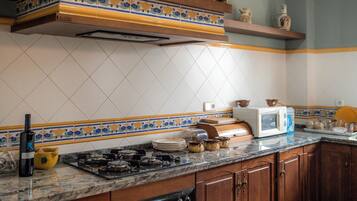 Micro-ondes, four, plaque de cuisson, lave-vaisselle