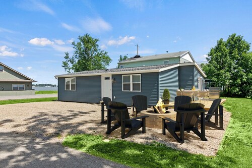 The Waterbury Way - Cozy home with a water view!
